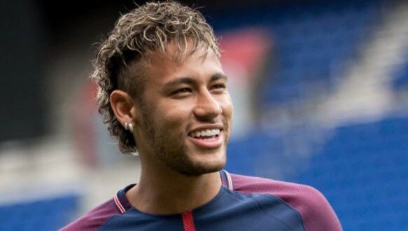 What Football Boots Does Neymar Wear?
